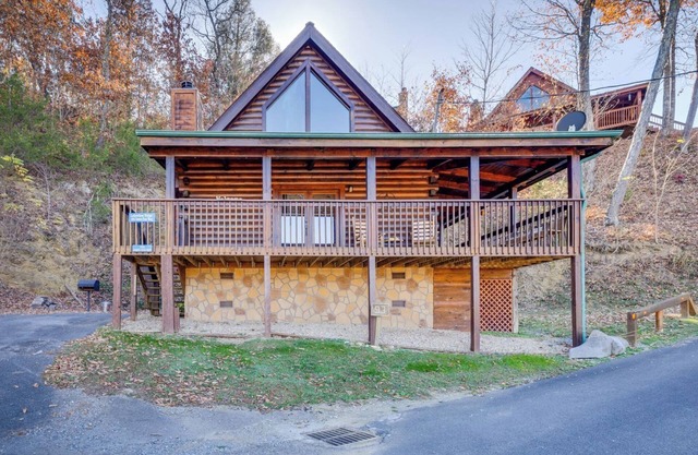 Summertime Swims & Lake Fun, Fall Cocoa by the Fireplace & Year-Round Hot Tub Dips - Lakeview Pointe