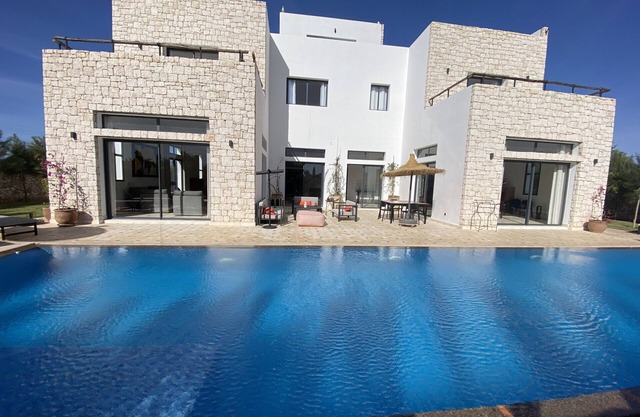 Sumptuous Villa close to the beaches and the golf course