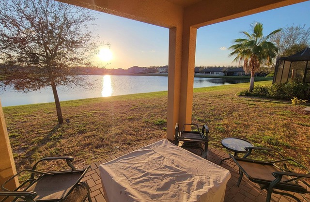 SUN HOUSE, WONDERFUL LAKE VIEW.