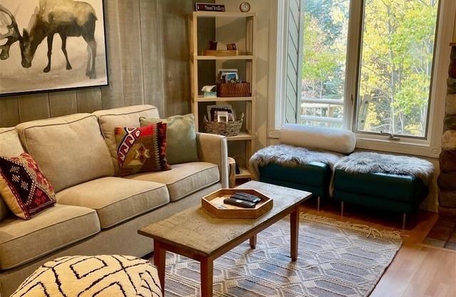 Sun Valley #121-Cozy, Modern Bungalow, Steps away from the gondola & River Run Lodge!