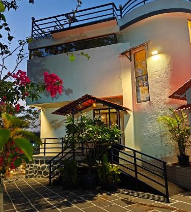Sunils villa with private pool, Machan and play area in Karjat