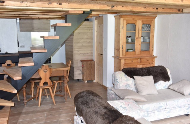 Sunny 2-Bedroom Chalet with Garden, Near Shops and Ski Lifts