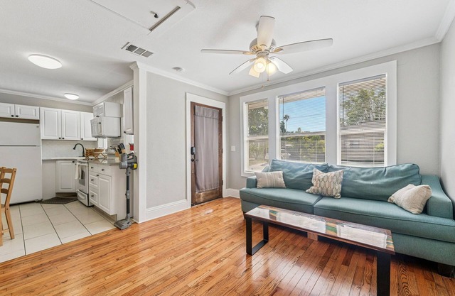 Sunny 2 Bedroom Home with Backyard and Front Porch in Seminole Heights