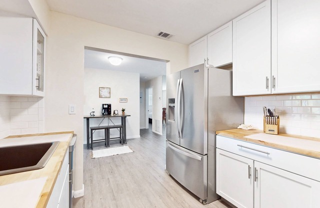 Sunny abode in an ideal location with yard, grill, alfresco dining, open layout