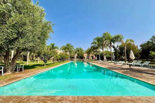 Sunny apartment with rooftop Water Park included