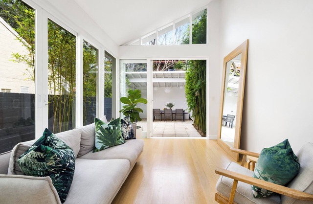 Sunny Beach House ~ Entire home minutes to beach