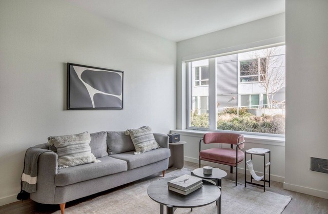 Sunny First Hill 1BR w/Gym, Roof & Lounge, nr Pioneer Sq, by Blueground