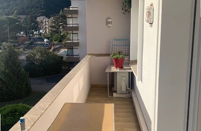 Sunny 2-Bedroom Apartment with A/C, Balcony, Near City Center and Thermal Baths