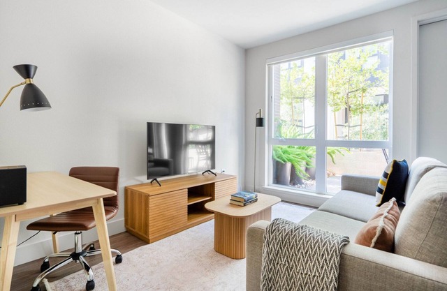 Sunny Mountain View Studio w/Gym & W/D, near 280 & 101, by Blueground