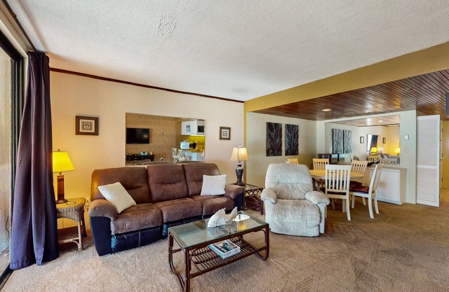 Sunny - ocean front condo w/beach views, balcony, shared pool, full kitchen & AC