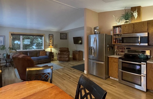 Sunny ranch style home large yard pet friendly