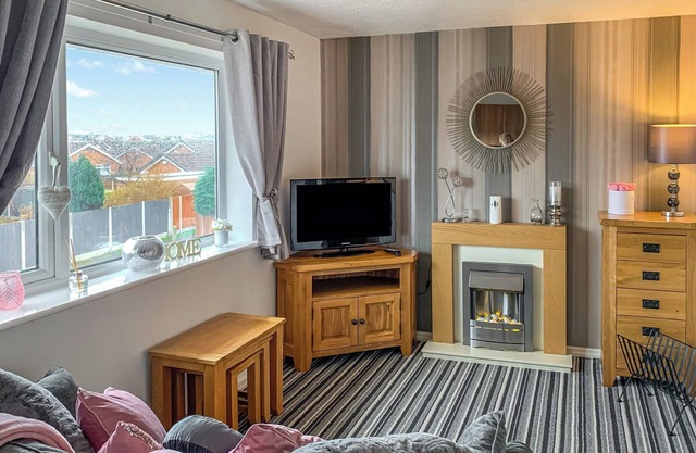 Sunny Rhyl Apartment - UK44631