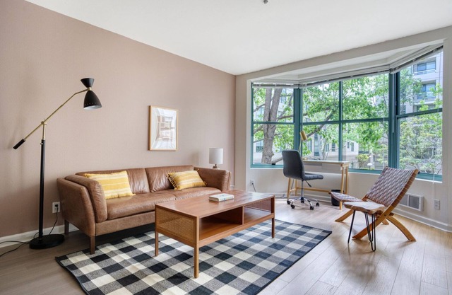 Sunny South Beach 2BR w/Pool, Tennis, Spa, by Blueground