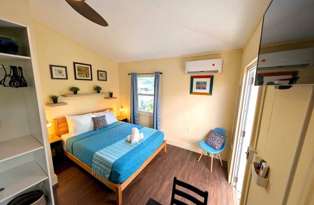 Sunny studio with deck in Esperanza