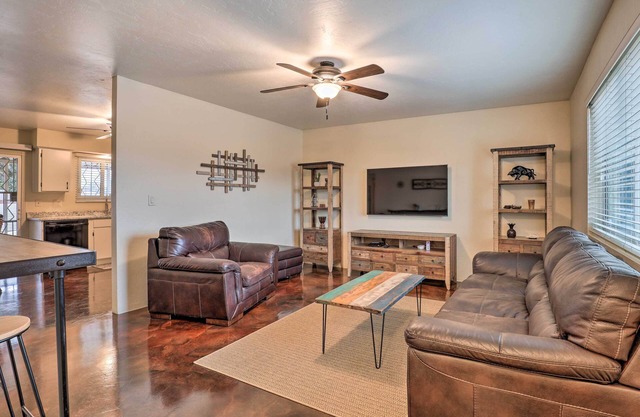Sunny Tucson Abode w/Fire Pit 9 Mi to U of A
