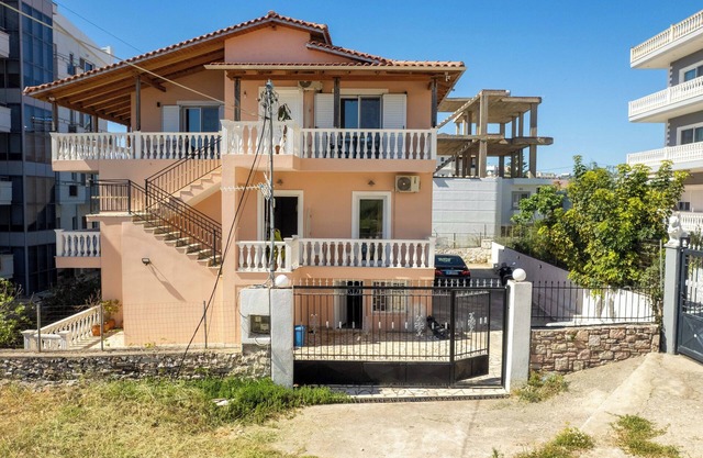 Sunny Villa