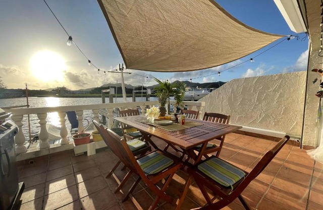 Sunny Villa in the Marina - Excellent Water Views