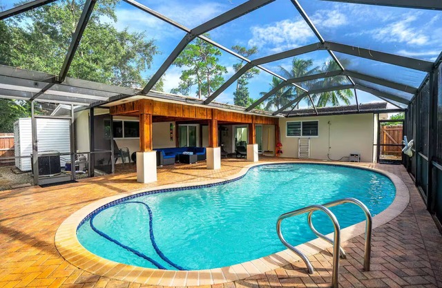 Sunnyside Oasis w/Heated Pool ~ 7 min. From Beach