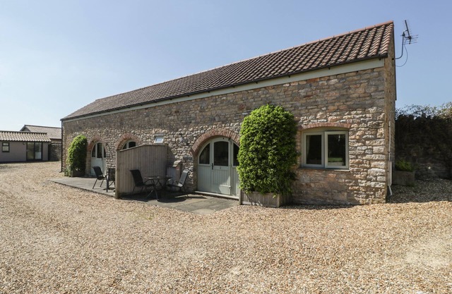 SUNNYSIDE, pet friendly, character holiday cottage in Bleadon