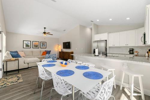 SunRise Cottage - Minutes to Downtown & Beaches