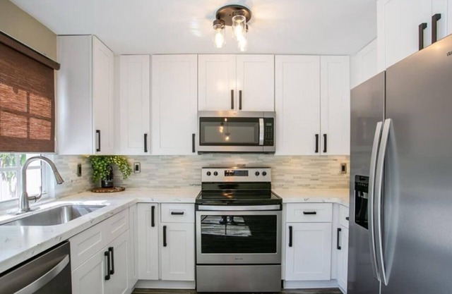 Sunrise! Excellent location, pet friendly, 15 min Fll airport, and sawgrass mall