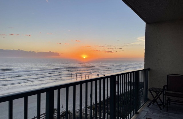 Sunrise&Serenity~ suited for quiet family vacations- public beach access 100 yds