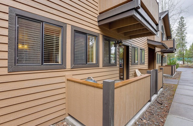 Sunriver Vacation Rental w/Community Hot Tub!