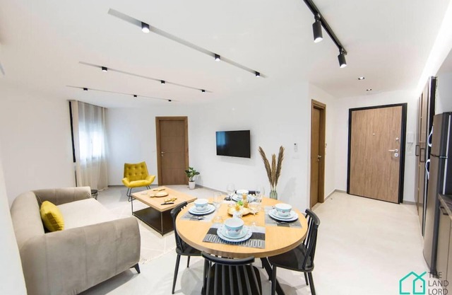 SUNSET 203: Luxury apt with Gym in Lac1