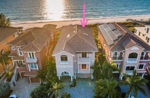Sunset Beach Palace in Treasure Island - Beachfront