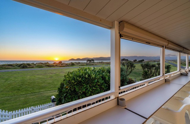 Sunset Haven - Mahia Holiday Home