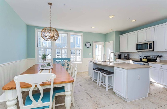Sunset Island - 5 BR, Sleeps 12, 2 pools