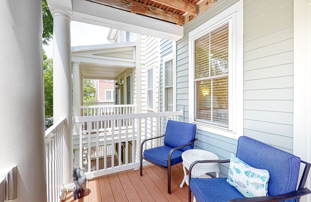 Sunset Island Townhouse w/Private W/D, WiFi, Shared Pool, AC - Relax and Unwind