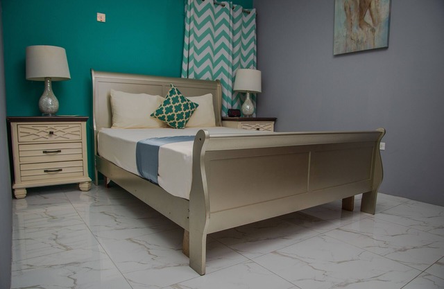 Sunset Oasis: 3BR Portmore Gem