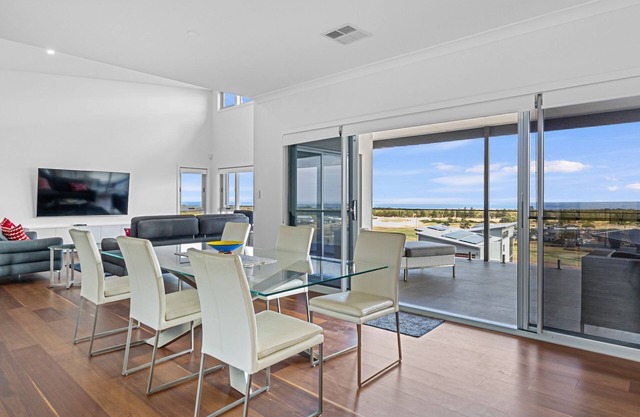 Sunset Retreat at Birkdale - 44 Birkdale Street