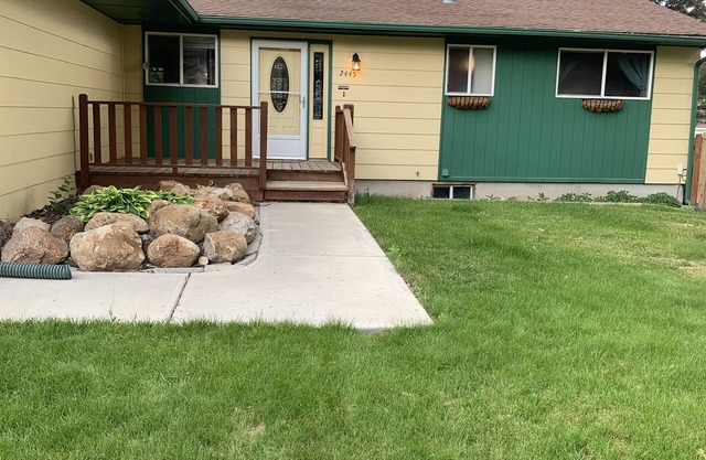 Sunset Retreat w/room for everyone. Pet-Friendly!