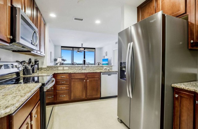 Sunset Royale | 2/2 Luxury Condo Marina View