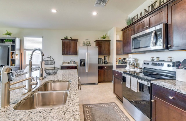 Sunset Siesta Estate – Desert Beauty! 3 BDR Home in Historic Florence