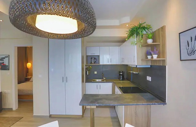 Sunset View Apartments-Modern near the Sea