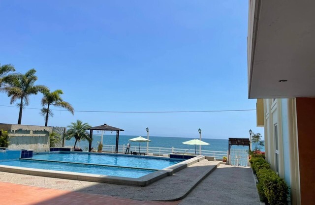 Sunset View Duplex Penthouse - Salinas