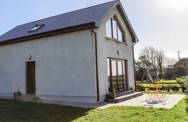 SUNSET VIEW LODGE, pet friendly in Fethard-On-Sea, County Wexford