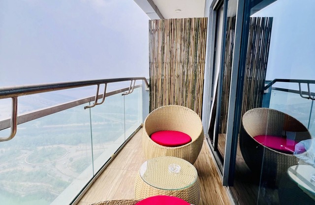 Sunset View with Riverfront Luxury Highrise Studio