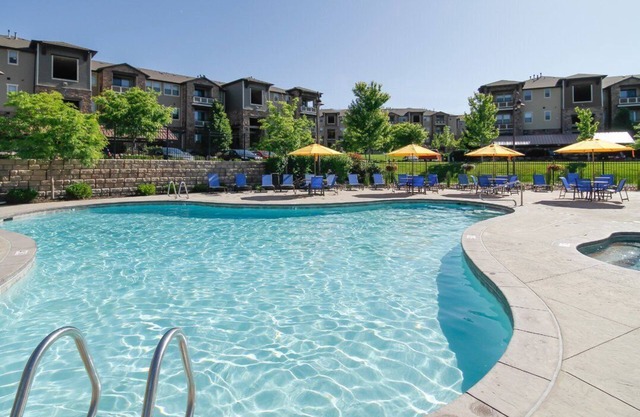 Sunset Views, Comfy Beds, Hot Tub, Gym, Wi-Fi