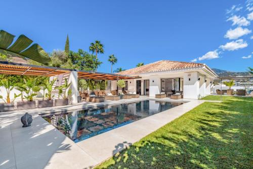 Sunset Villa With Pool