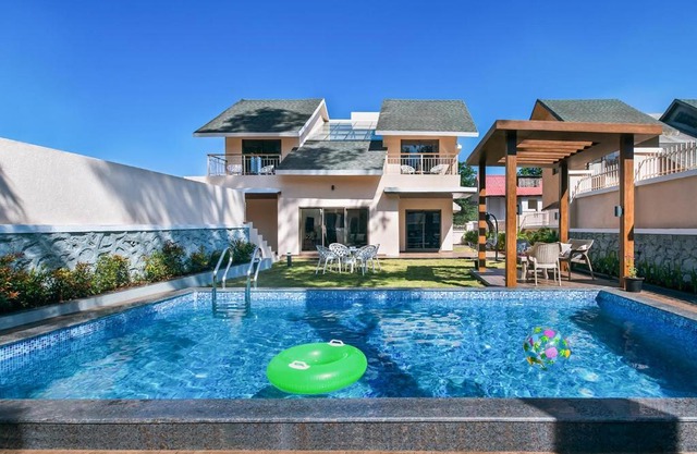 Sunshine Brooks by StayVista - Experience modern & plush interiors, A private outdoor pool,A quaint gazebo & Indoor games