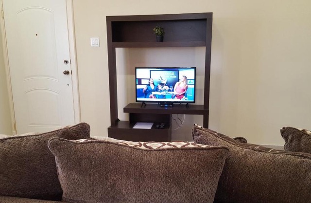 Sunshine Country Club 1 bedroom - Contact host before booking
