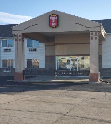 Super 7 Inn Tecumseh