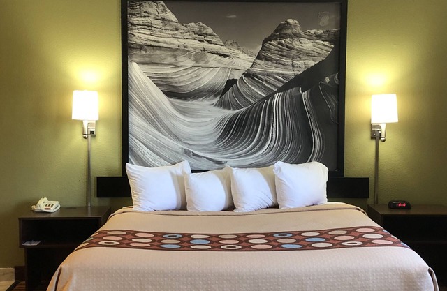 Super 8 by Wyndham S Jordan/Sandy/Slc Area