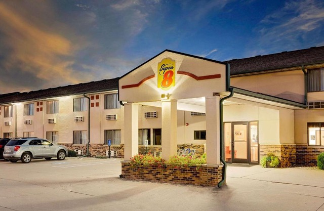 Super 8 by Wyndham St. James