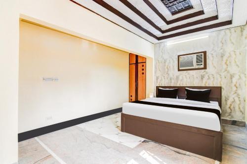 Super Hotel O Lenin Sarani