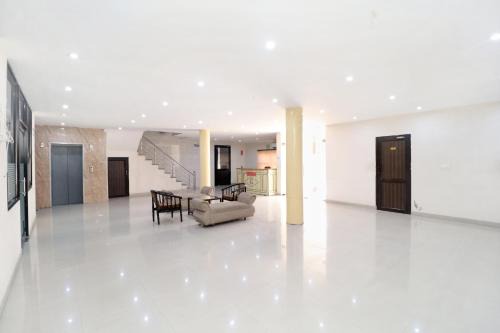 Super HOTEL WHITE STONE RESIDENCY